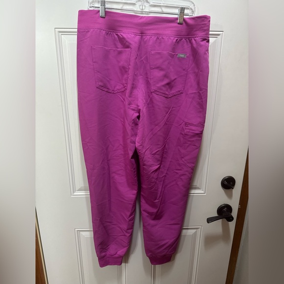 NWT FIGS SCRUB SET - Picture 5 of 6